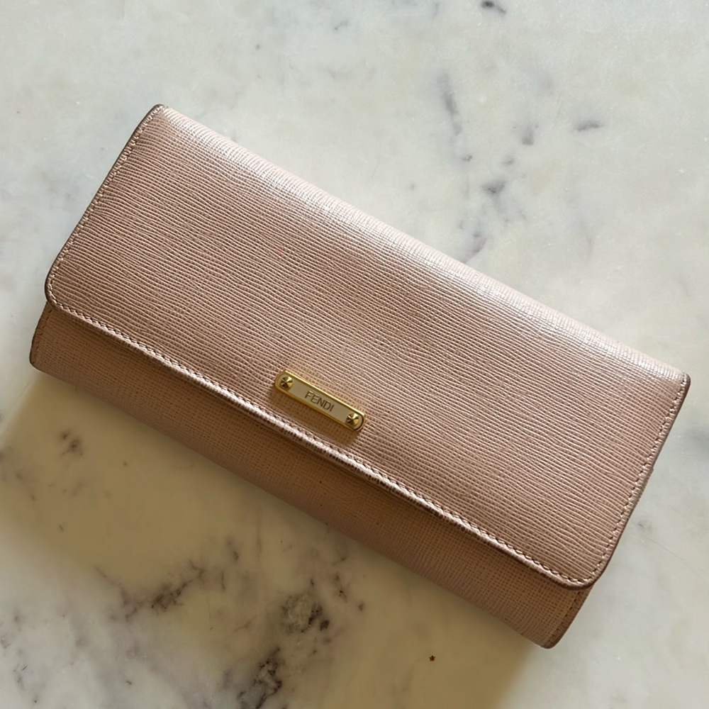 ✨🎀 FENDI ✨🎀 authentic pre-loved continental long wallet